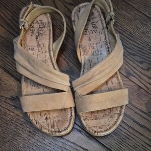 Naturalizer Beige Suede Women's Sandals